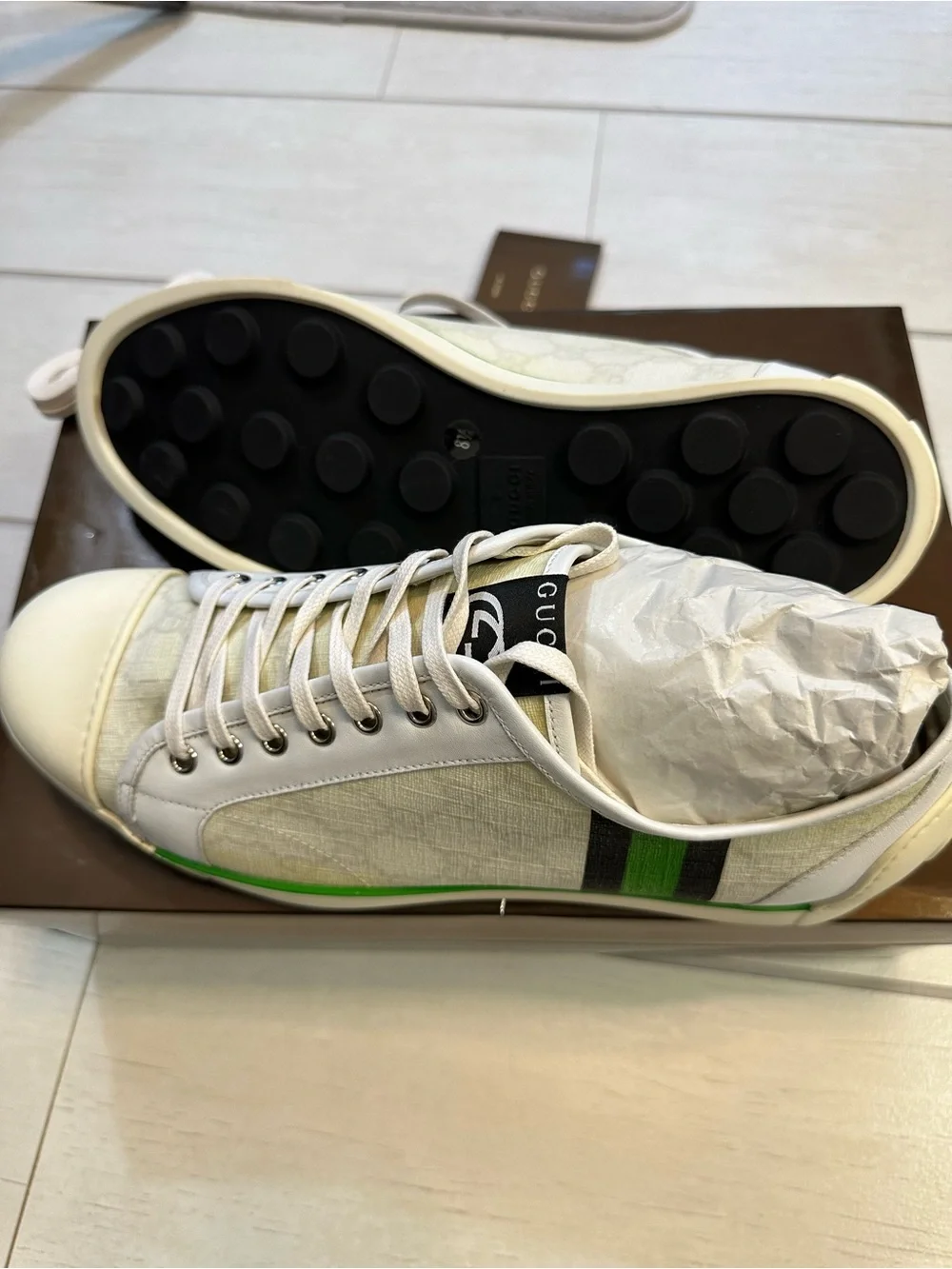 Gucci Men’s White and Green Low-Top Canvas Sneakers